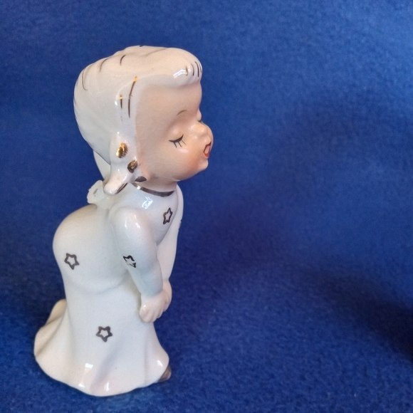 Kissing Angel Figurine Collectables - Picture 3 of 5